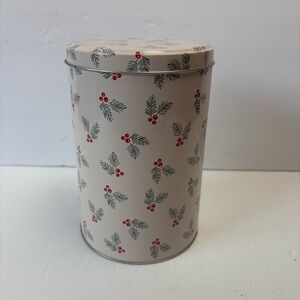 Festive White Tin with Holly Design Target 6.5” 4.2” Christmas Mistletoe